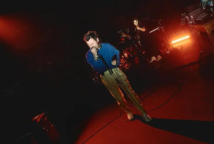 Harry Styles performing emotional song