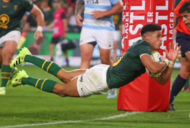 Sacha Feinberg-Mngomezulu scoring rugby in In Durban